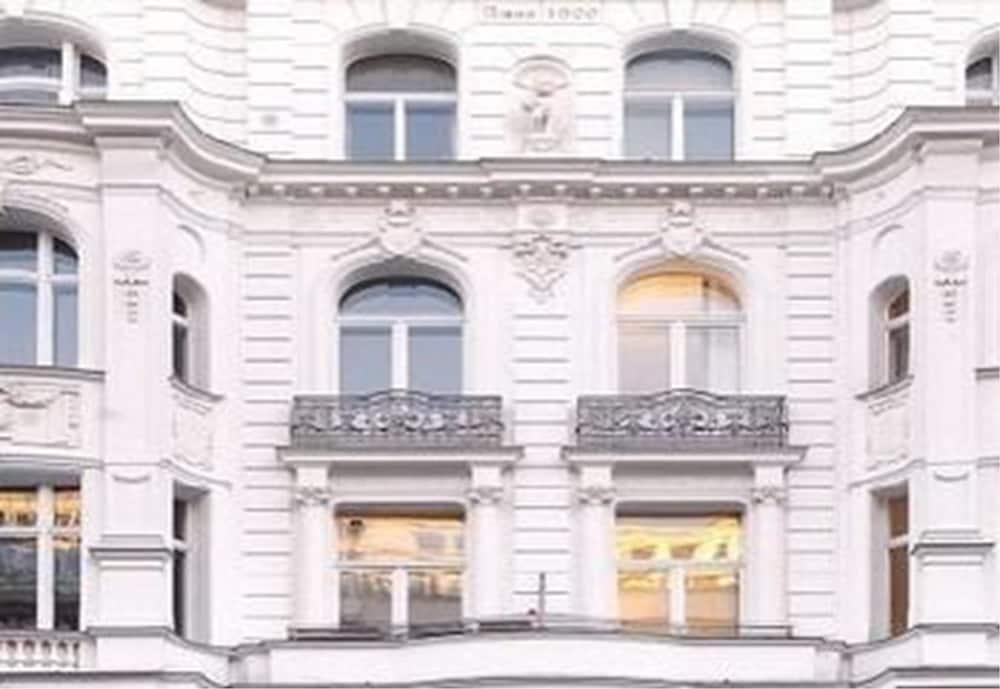 Hotel Pension Savoy Near Kurfuerstendamm Берлин Экстерьер фото