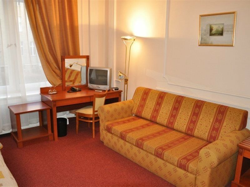 Hotel Pension Savoy Near Kurfuerstendamm Берлин Экстерьер фото