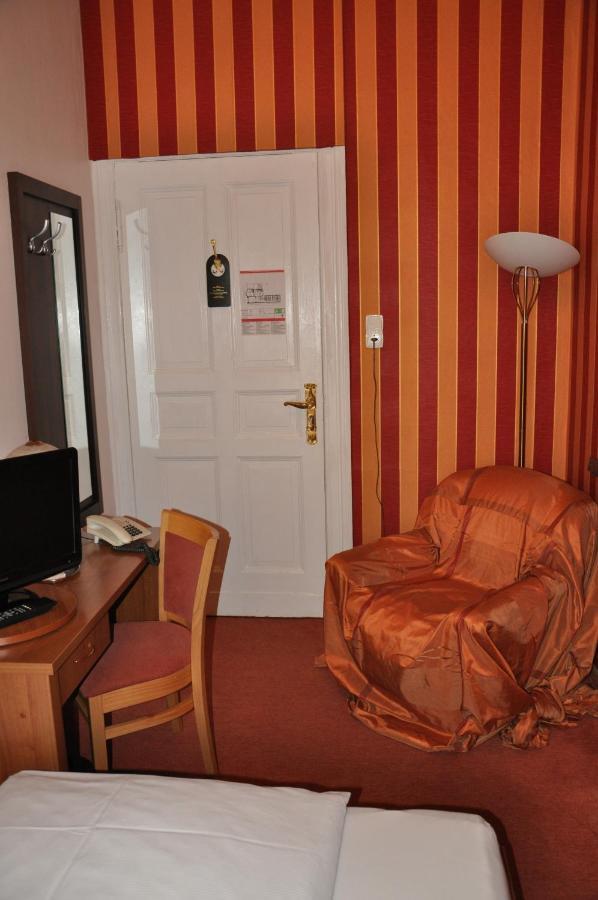 Hotel Pension Savoy Near Kurfuerstendamm Берлин Номер фото