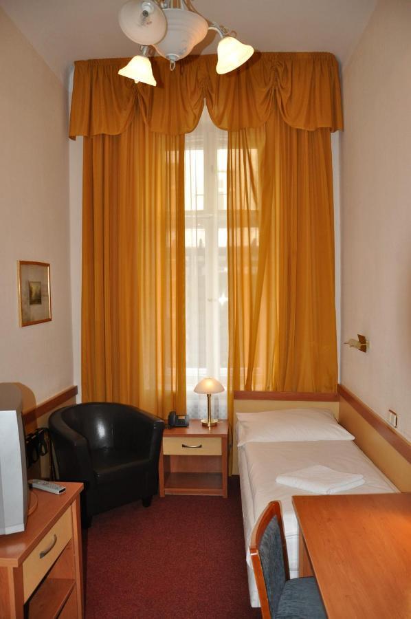 Hotel Pension Savoy Near Kurfuerstendamm Берлин Номер фото